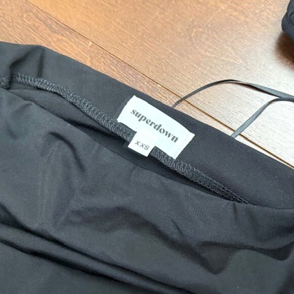 SUPERDOWN Pixie Asymmetrical Top Revolve One Sleeve Black Sz XXS $68 - Picture 4 of 4